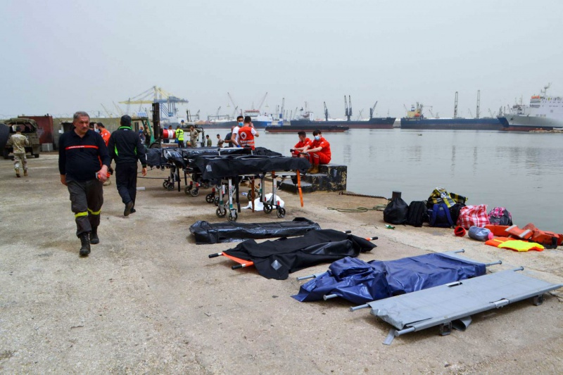 انتشال 76 جثة بغد غرق قارب مهاجرين في سوريا.. وأنباء عن وفاة 45 طفلاً